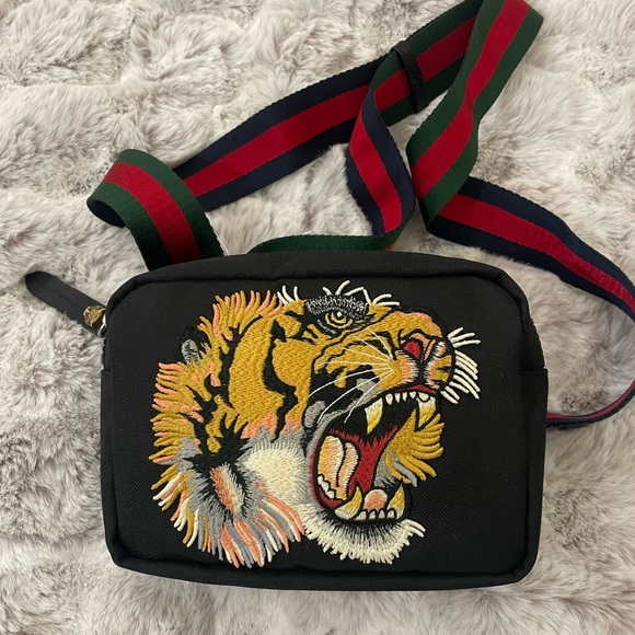 Gucci Tiger Messenger Bag Embroidered Techno Canvas Small Black - Picture 6 of 8